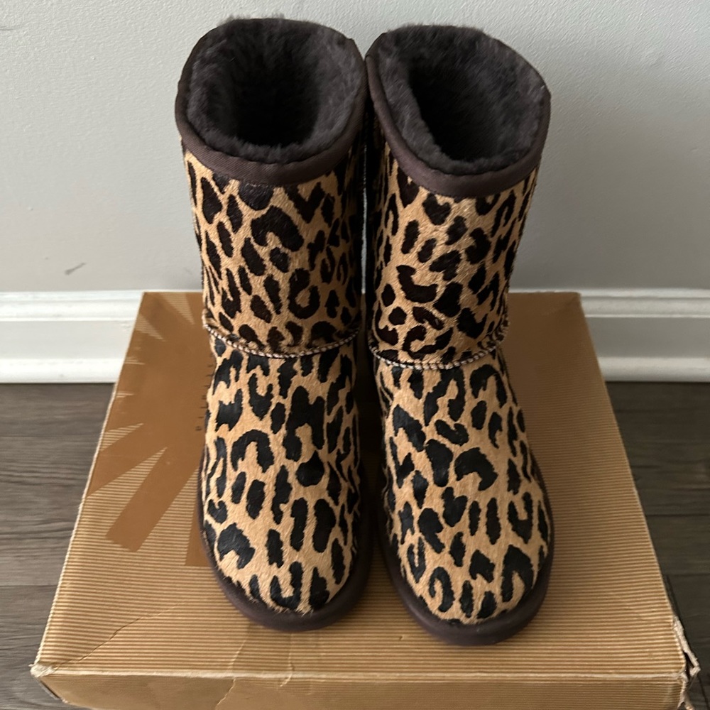 Cheetah/Leopard fur Uggs